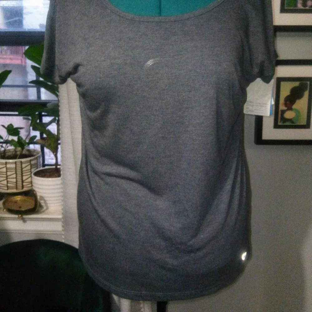 Gap Fit Cut Out Shoulder Cool Dry T-Shirt in Gray Sz M NWT